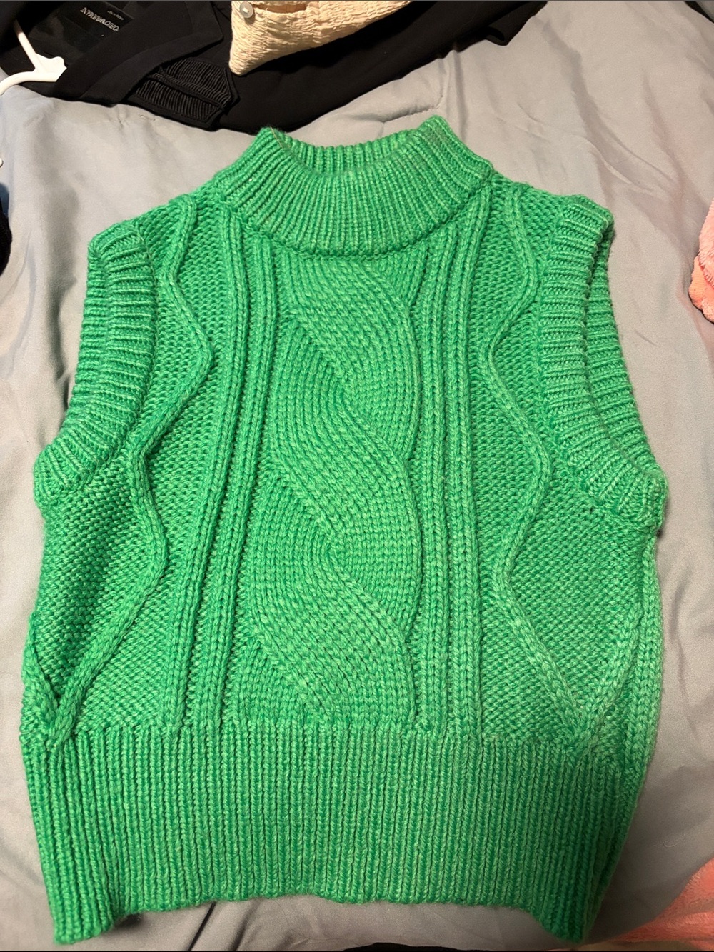 Cable Knit Sleeveless Sweater Vest - Green